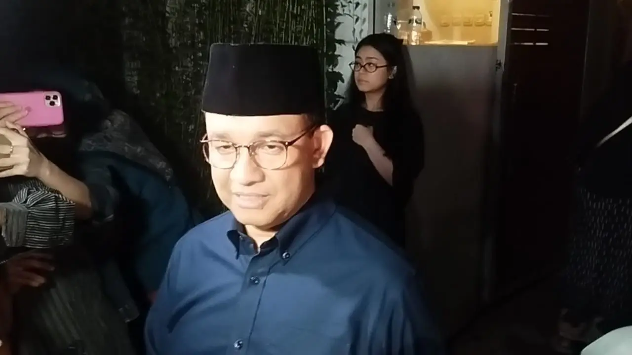 Anies Baswedan di rumah duka, Kawasan Jeruk Purut, Jakarta Selatan, Selasa (20/5/2025) malam.