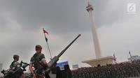 Pasukan Gabungan TNI-Polri mengikuti Apel Kesiapan Natal, Tahun Baru 2019 serta menjelang Pemilu legislasi dan Presiden 2019 di Monas, Jakarta, Jumat (30/11). Apel  diikuti 50.000 personel dari AD, AL, AU dan Polri. (Liputan6.com/Johan Tallo)