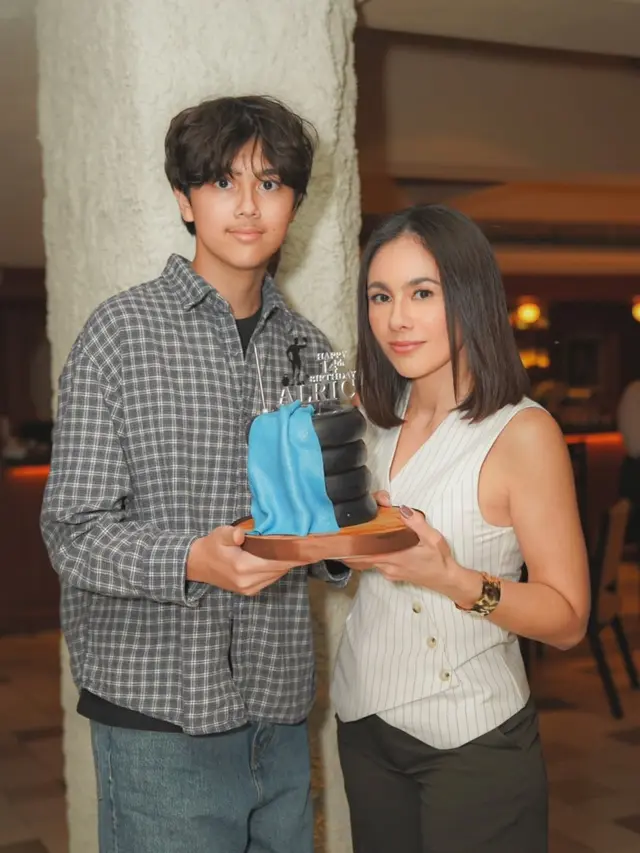 Model Rambut Pendek Sebahu ala Wulan Guritno, Makin Fresh di Penampilan Terbaru