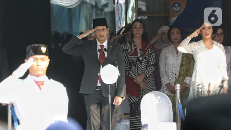 Menteri Nadiem Pimpin Upacara HUT ke-74 PGRI dan Hari Guru Nasional