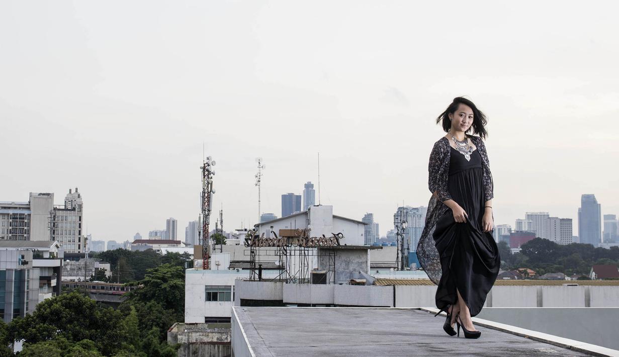 Prestasi fenomenal Kezia Santoso saat menjadi juara di kejuaraan AMC Asia Round 3 2013 Kelas Rotax Max Junior di Sirkuit Sepang, Malaysia. Kezia menjadi satu-satunya pebalap wanita yang pernah menjadi juara. (Bola.com/Vitalis Yogi Trisna)