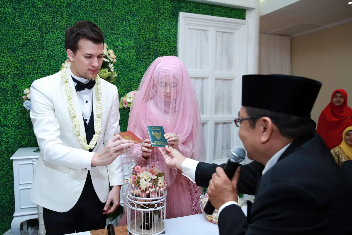 Pernikahan Risty Tagor dan Stuart Collin
