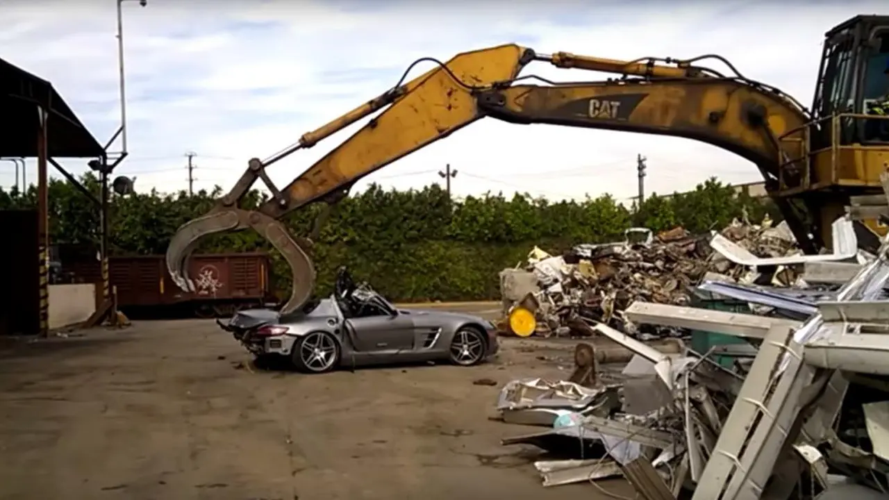 Mercy SLS AMG Remuk Hanya Dalam Waktu 7 Menit