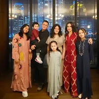 Putri kedua Ussy Sulistiawaty merayakan ulang tahun ke-17 dengan tema gamis dan abaya. [Foto: @ussypratama]