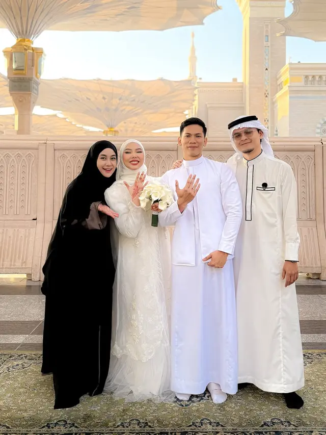 8 Potret Artis Hadir ke Pernikahan Dara Arafah di Madinah, Menawan Jadi Bridesmaid