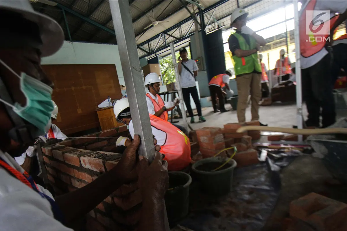 Melihat Para Pekerja Bangunan Saat Pelatihan dan Sertifikasi Tenaga Kerja