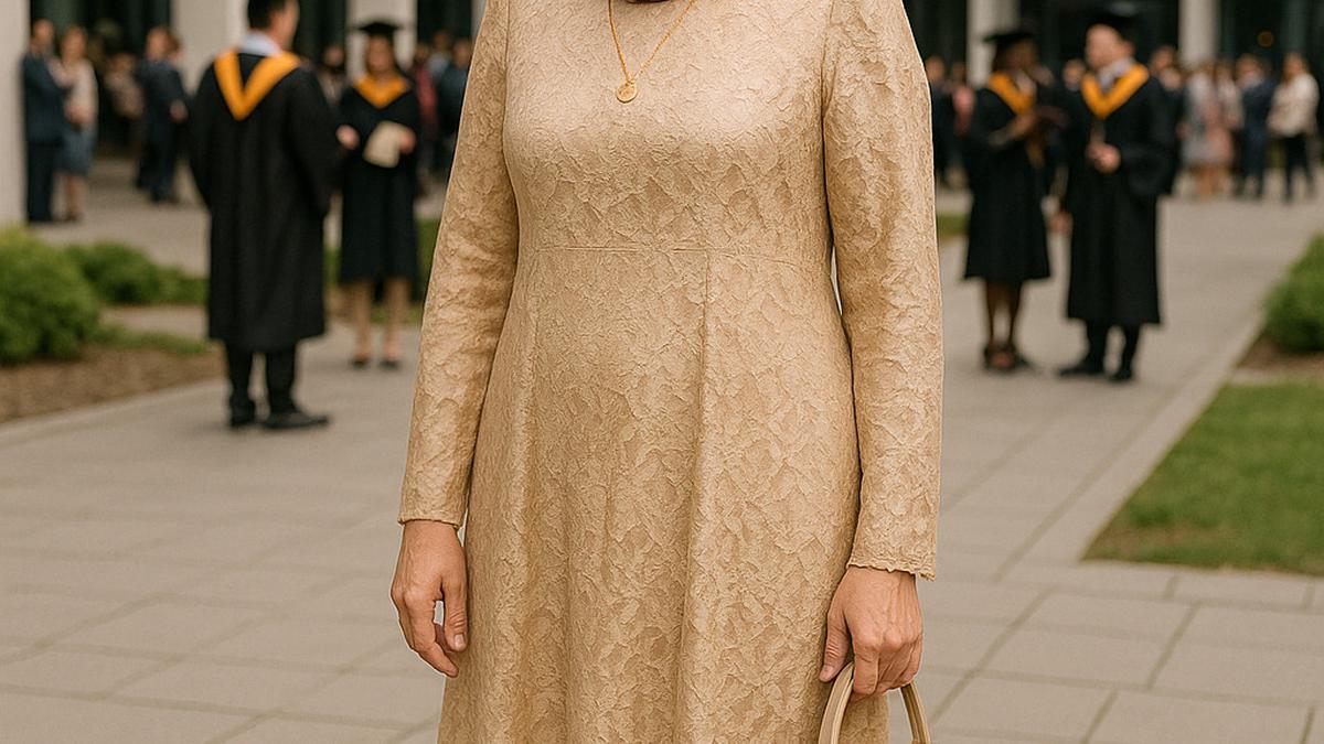 7 Model Gamis 2025 yang Cocok untuk Ibu yang Menghadiri Wisuda Anaknya