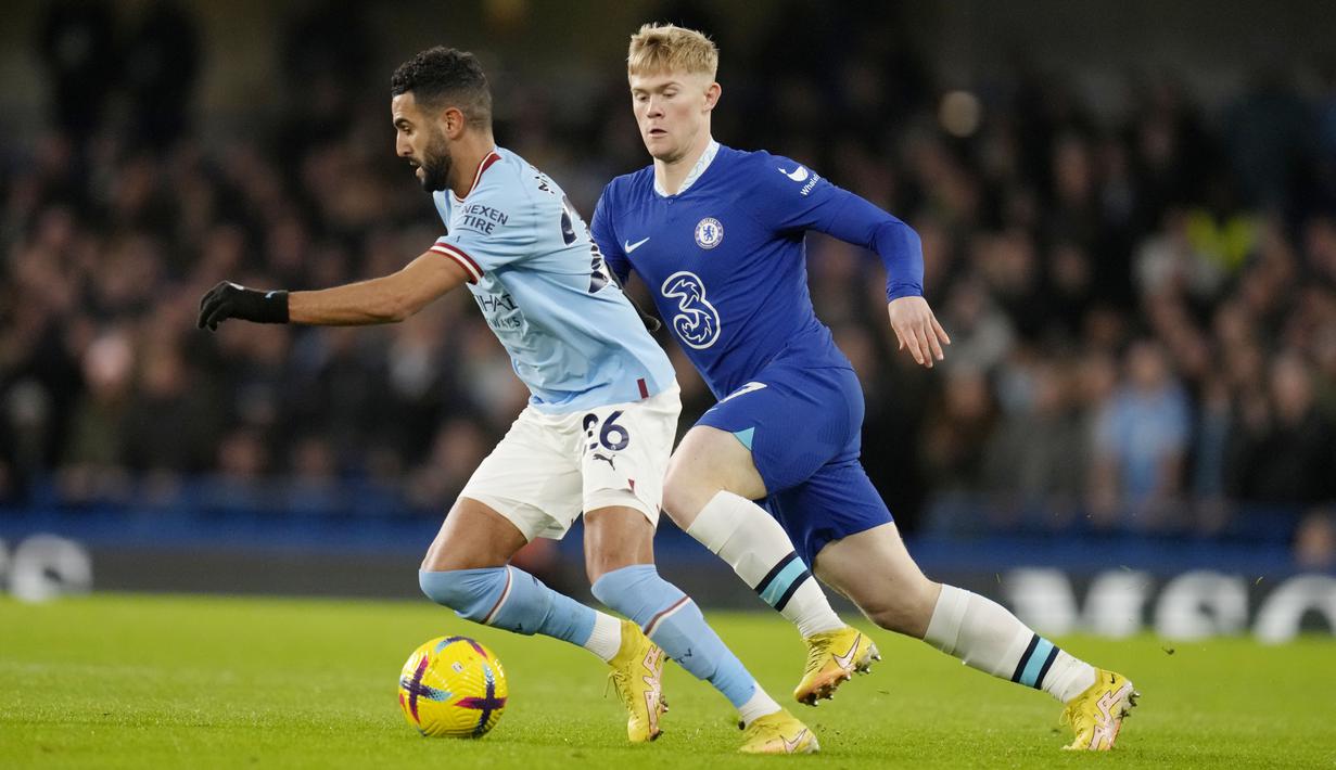 Manchester City tampil dominan dengan penguasaan bola mencapai 54 persen. City melakukan 12 percobaan tembakan, tiga di antaranya terarah dengan dua merupakan peluang emas. Sementara Chelsea melakukan delapan tembakan dengan hanya dua yang terarah. (AP Photo/Kirsty Wigglesworth)