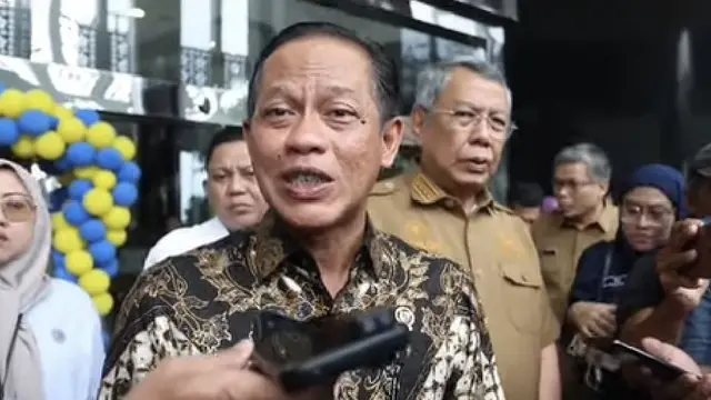 Menteri Lingkungan Hidup (Menteri LH) Hanif Faisol Nurofiq mendatangi Pemerintah Kota Tangerang Selatan (Tangsel) tangani permasalahan sampah menumpuk.