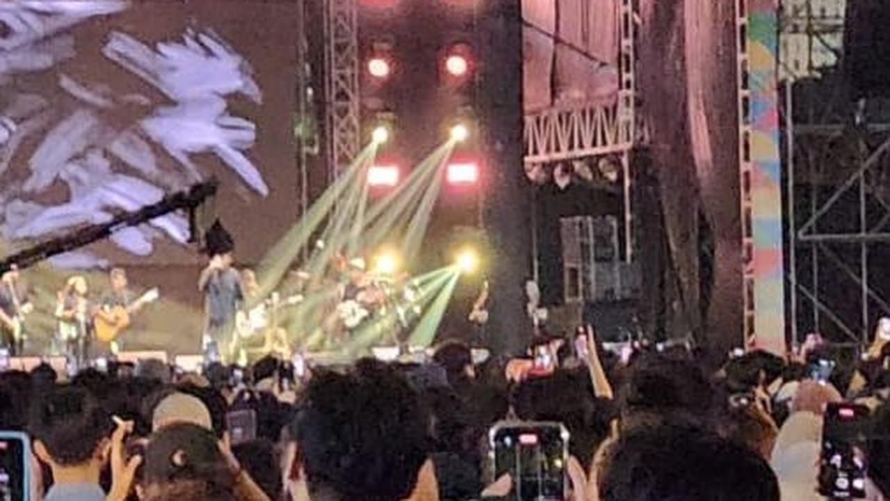 Tulus Sukses Bikin Belasan Ribu Penonton Konser KapanLagi Buka Bareng Baper Berjemaah
