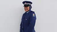 Seorang anggota baru bernama Zeena Ali menjadi petugas pertama yang mengenakan jilbab resmi secara resmi di kepolisian Selandia Baru (Instagram/NEW ZEALAND POLICE)