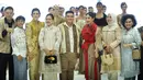 Iriana Jokowi dan putrinya, Kahiyang Ayu memeriahkan peragaan busana persembahan Dewan Kerajinan Nasional Kota Medan pada 25 Oktober 2023. [Fimela/Bambang E. Ros]