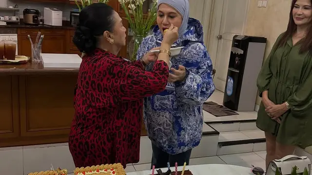 Momen Perayaan Ultah Lily Rinto Harahap yang Dirayakan Sederhana Bersama Rekan Artis