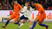 Aksi Raheem Sterling dalam laga Inggris kontra Belanda. (Reuters/John Sibley)