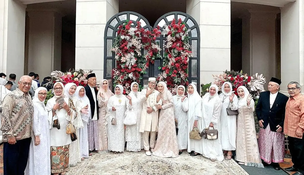 Dian Pelangi dan Sandy Nasution (Instagram/ghatie.rp)