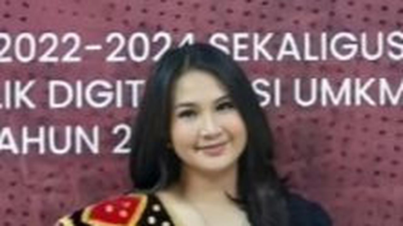 Profil Dhea Sonya Petugas Tiket KAI Viral Tolong Nenek-nenek, Ternyata Punya Adik Mirip Bak Kembar