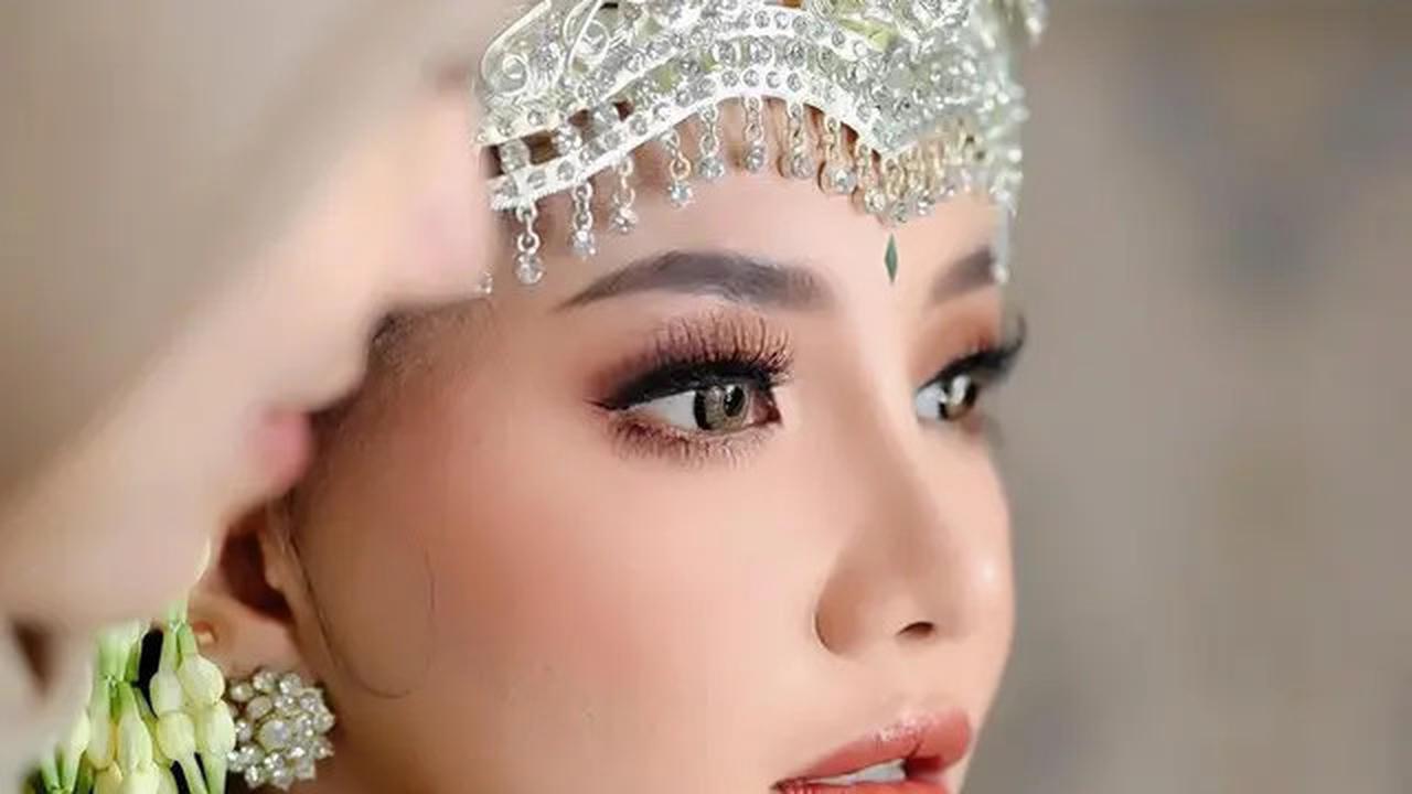 7 Potret Penyanyi Lala Widy Pakai Gaun Pengantin Adat Sunda, Tampil Anggun