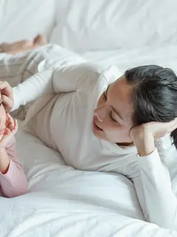 Dengan menerapkan empati dan pemahaman emosional seperti ini secara konsisten, anak akan mulai belajar mengelola kekecewaan dengan lebih sehat. [Dok/Pexels.com/Ketut Subiyanto].