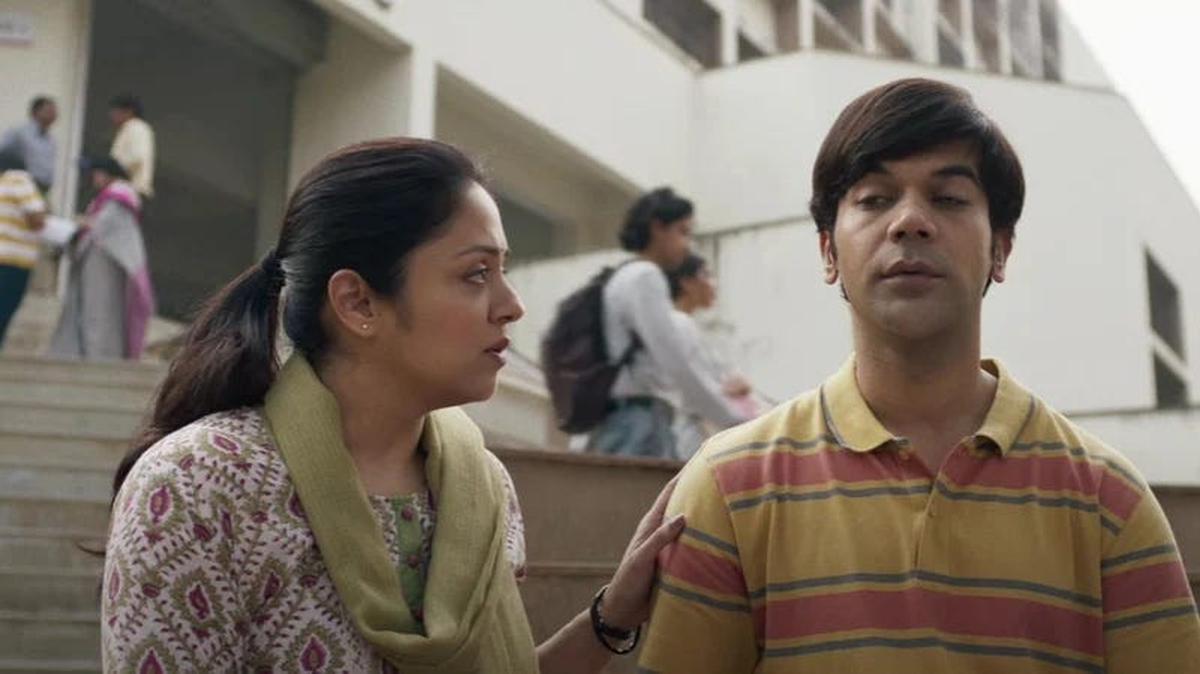 9 Rekomendasi Film India Keluarga Terbaru Sajikan Drama, Komedi, dan Nilai Kehidupan - Cocok Jadi Hiburan Seru