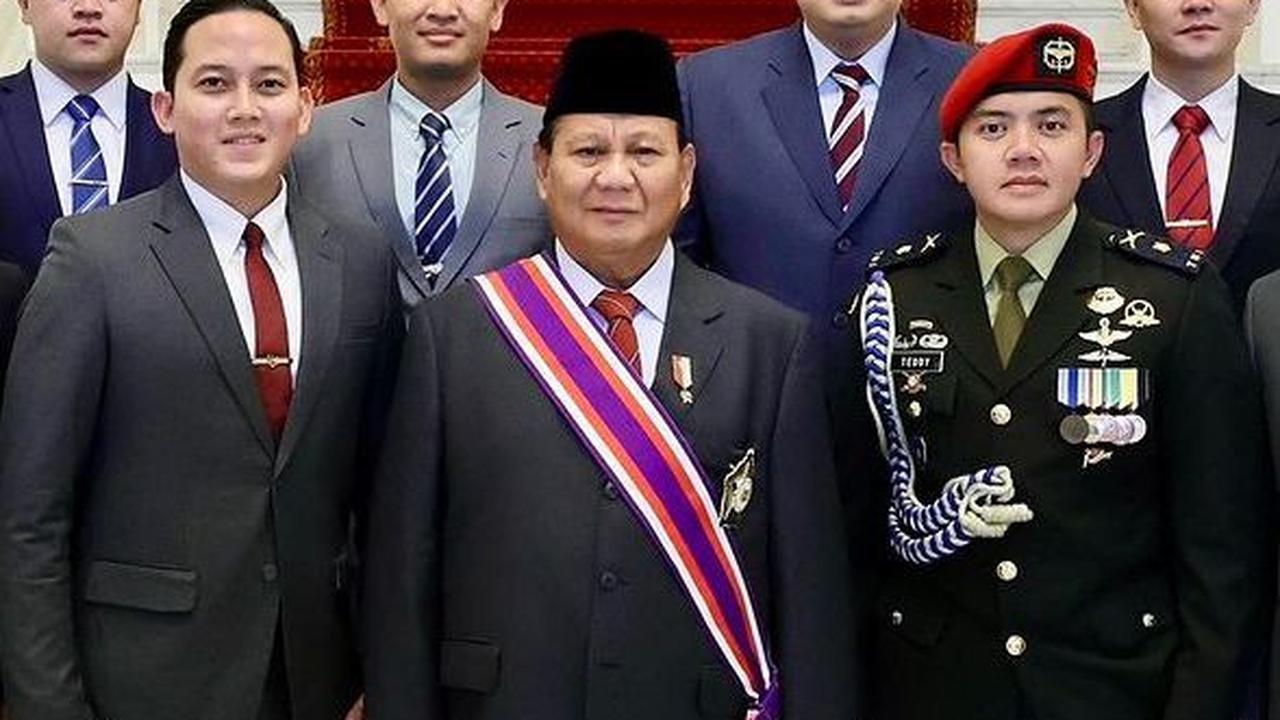 Bagi yang belum tahu, Rizky Irmansyah merupakan ajudan dari Menteri Pertahanan Republik Indonesia, Prabowo Subianto. <br>