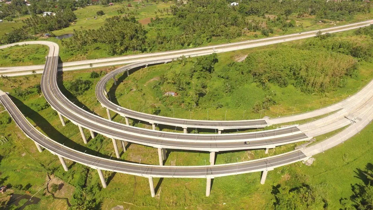 Jalan tol Manado - Bitung