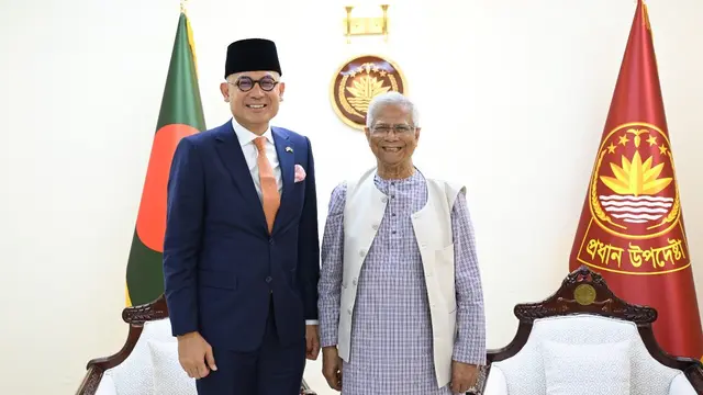 Pertemuan bilateral antara Wamenlu RI Arrmanatha Nassir dengan Perdana Menteri Ad Interim Bangladesh Profesor Muhammad Yunus di Dhaka, Bangladesh, Selasa (3/6/2025). (Dok. Kemlu RI)