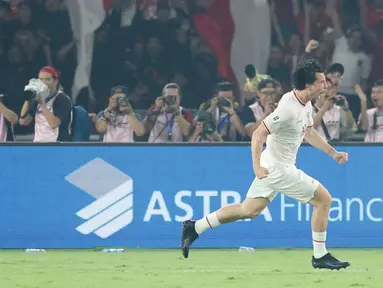 Pemain Timnas Indonesia, Thom Haye melakukan selebrasi setelah mencetak gol ke gawang Filipina pada laga terakhir Grup F putaran kedua kualifikasi Piala Dunia 2026 Zona Asia di Stadion Utama Gelora Bung Karno (SUGBK) Senayan, Jakarta, Selasa (11/6/2024). (Bola.com/M Iqbal Ichsan)
