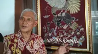 Cerita Maestro Batik Cirebon Buat Motif Bertema Anti Korupsi. (Liputan6.com/Panji Prayitno)