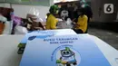 Buku Tabungan Bank Sampah warga di salah satu perumahan elite di kawasan Lebak Bulus, Jakarta Selatan, Selasa (21/9/2021). Kegiatan ini sebagai sarana pemanfaatan sampah daur ulang yang dapat menambah pemasukan keuangan keluarga. (merdeka.com/Arie Basuki)