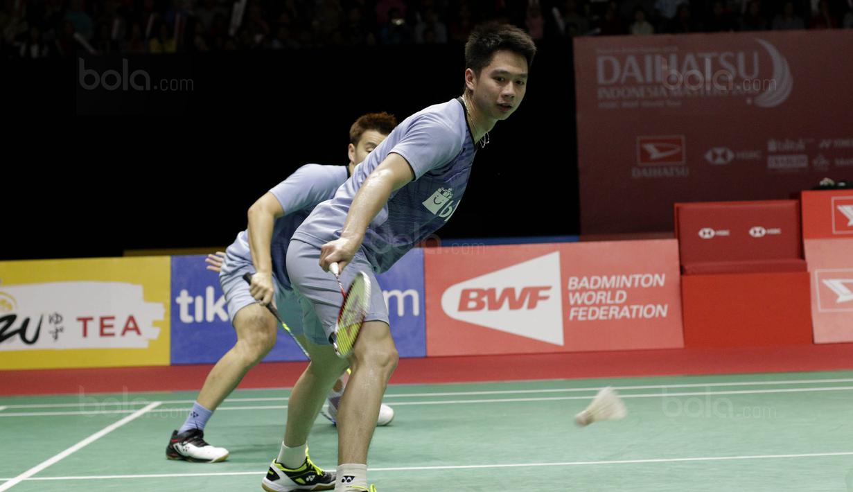 Ganda putra Indonesia, Kevin Sanjaya/Marcus Gideon, saat melawan wakil India, Satwiksairaj Rankireddy/Chirag Shetty pada laga Indonesia Masters 2018 di Istora Senayan, Sabtu (27/1/2018). Kevin /Marcus menang 21-14, 21-11. (Bola.com/M Iqbal Ichsan)