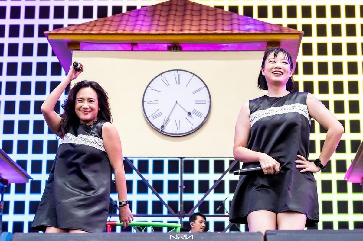 7 Potret Leony dan Dea Ananda Tampil di Synchronize, Kostumnya Bikin Nostalgia - Milenial Pasti Relate