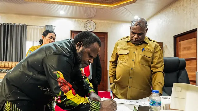 Gubernur Provinsi Papua Tengah, Meki Nawipa
