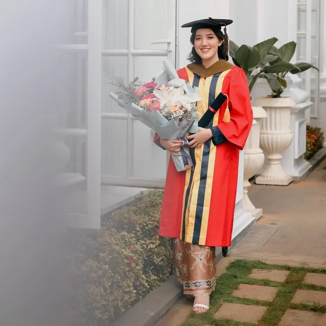 6 Momen Wisuda Online Ify Alyssa, Kini Jadi Sarjana Seni Musik