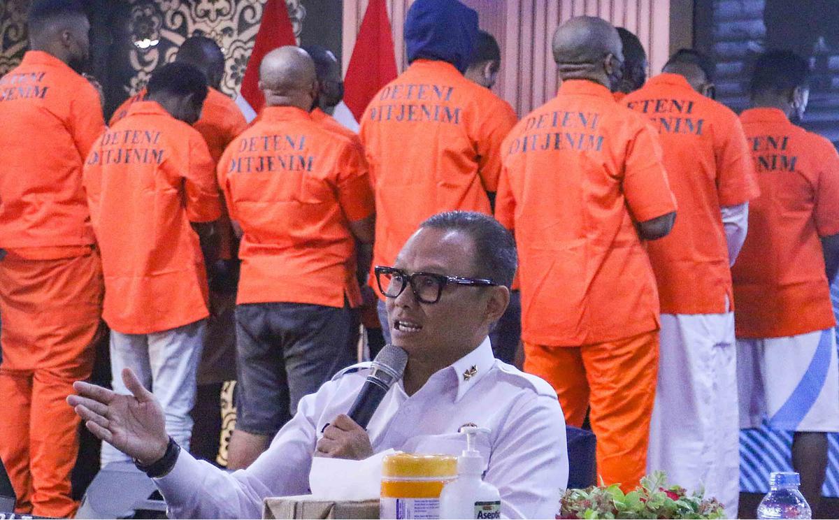 FOTO: Operasi Wira Waspada: 196 WNA Diamankan, Banyak Gunakan Izin Tinggal dan Investor Fiktif