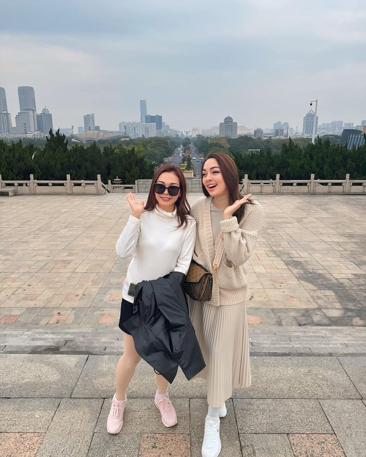 Potret Reisa Broto Asmoro Liburan di Zhuhai Tiongkok, Tampil Ceria dengan Outfit Casual
