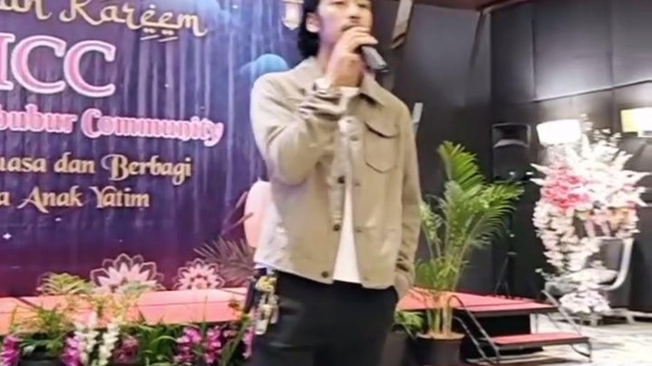 7 Potret Umi Pipik Hadir Acara Buka Puasa Bersama dengan Anak Yatim, Abidzar Al-Ghifari Hibur dengan Lagu