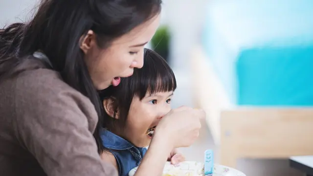 Sederet Tips Ampuh yang Bisa Dilakukan untuk Atasi Demam Si Kecil