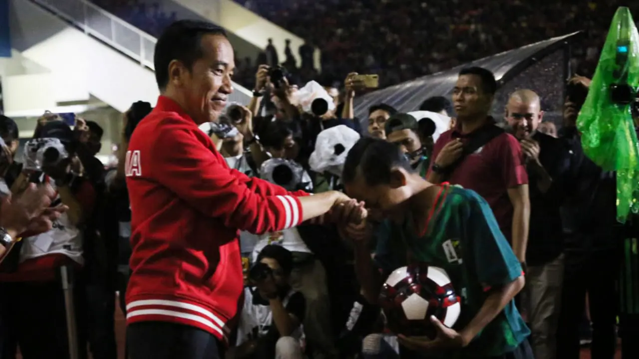 Jokowi Resmikan Stadion Manahan