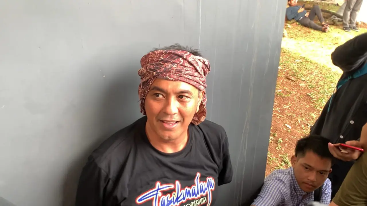 Dicky Chandra saat acara pengajian jelang pernikahan Rizky Febian dan Mahalini.