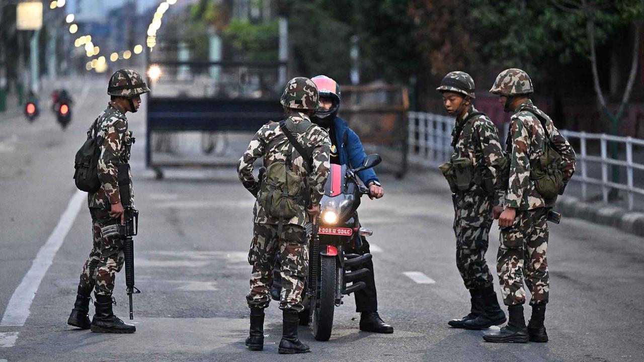 FOTO; Paska Kerusuhan Masif, Militer Nepal Berlakukan Jam Malam Nasional