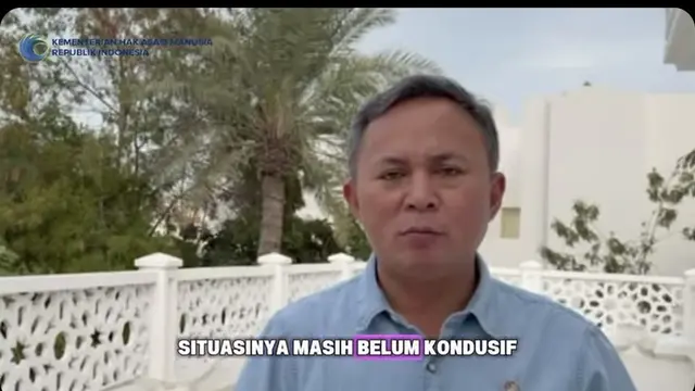 Wakil Menteri HAM Mugiyanto yang tengah transit di Doha, Qatar.