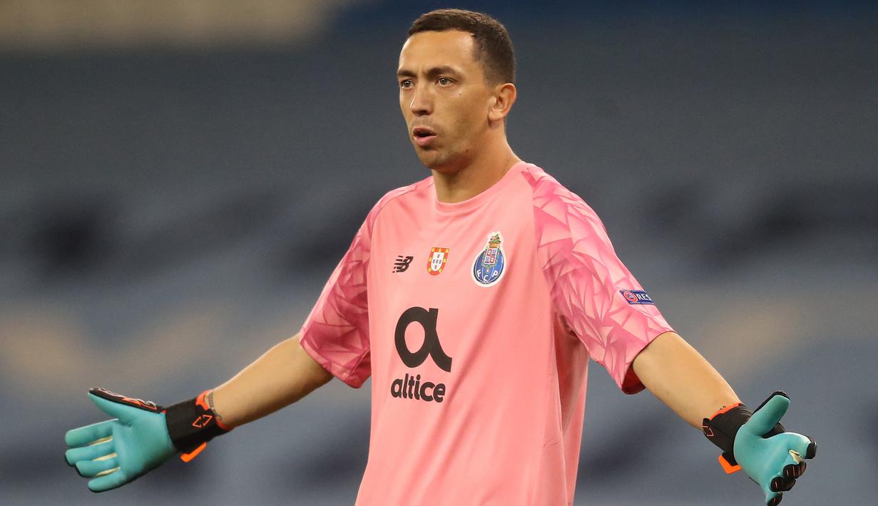 Agustin Marchesin. Kiper berusia 33 tahun ini kini menjalani musim ke-3 bersama FC Porto. Total tampil 89 laga di semua ajang dengan torehan 43 kali clean sheet dan kemasukan 76 gol. Bersama Timnas Argentina telah mengoleksi 8 caps, 4 kali clean sheet dan kemasukan 9 gol. (AFP/Pool/Martin Rickett)
