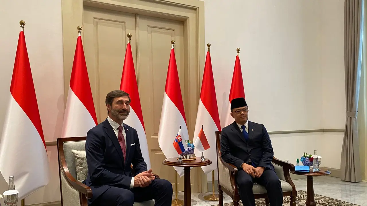 Menteri Luar Negeri Slovakia Juraj Blanar melakukan kunjungan resminya ke Indonesia pada Selasa (3/2/2026) dan disambut oleh Menlu RI Sugiono di Gedung Pancasila, Jakarta. (Dok. Liputan6.com/Teddy Tri Setio Berty)