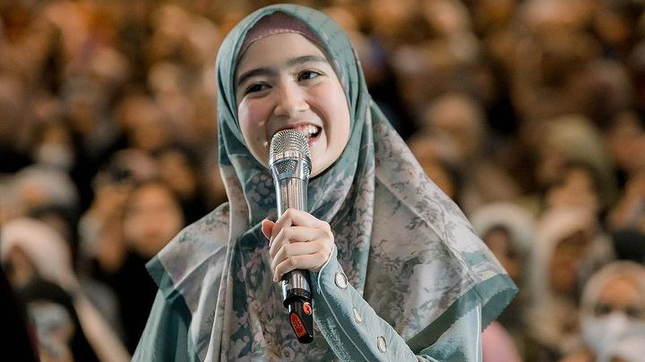 Ada juga yang mendoakan Febby Rastanty istiqomah mengenakan hijab<br>