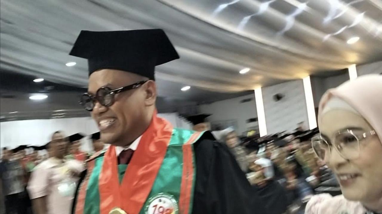Kebahagiaan Uya Kuya Lulus S2 Hukum Unissula Semarang, Tesisnya Soal Pengalaman Rumahnya Dijarah