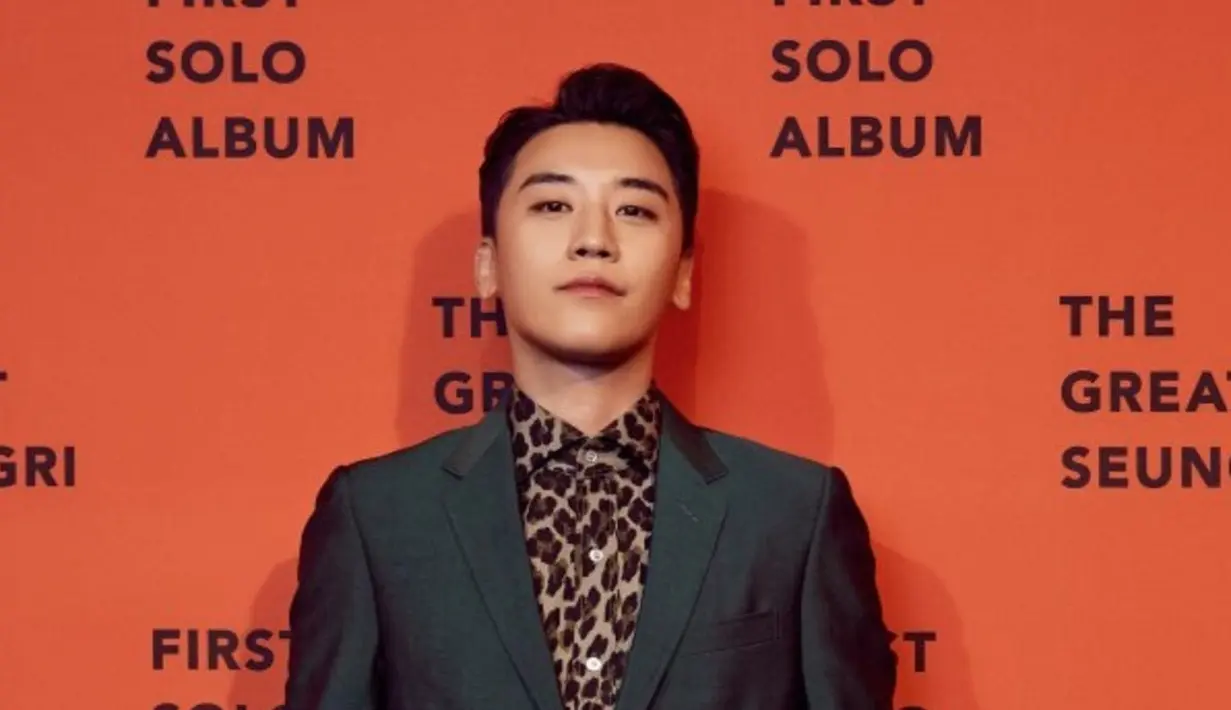"Mereka pasti sibuk dengan kehidupan militer namun tetap mengirimi bunga karena anggota paling kecil mereka mengadakan konser solo," ujar Seungri. (Soompi)