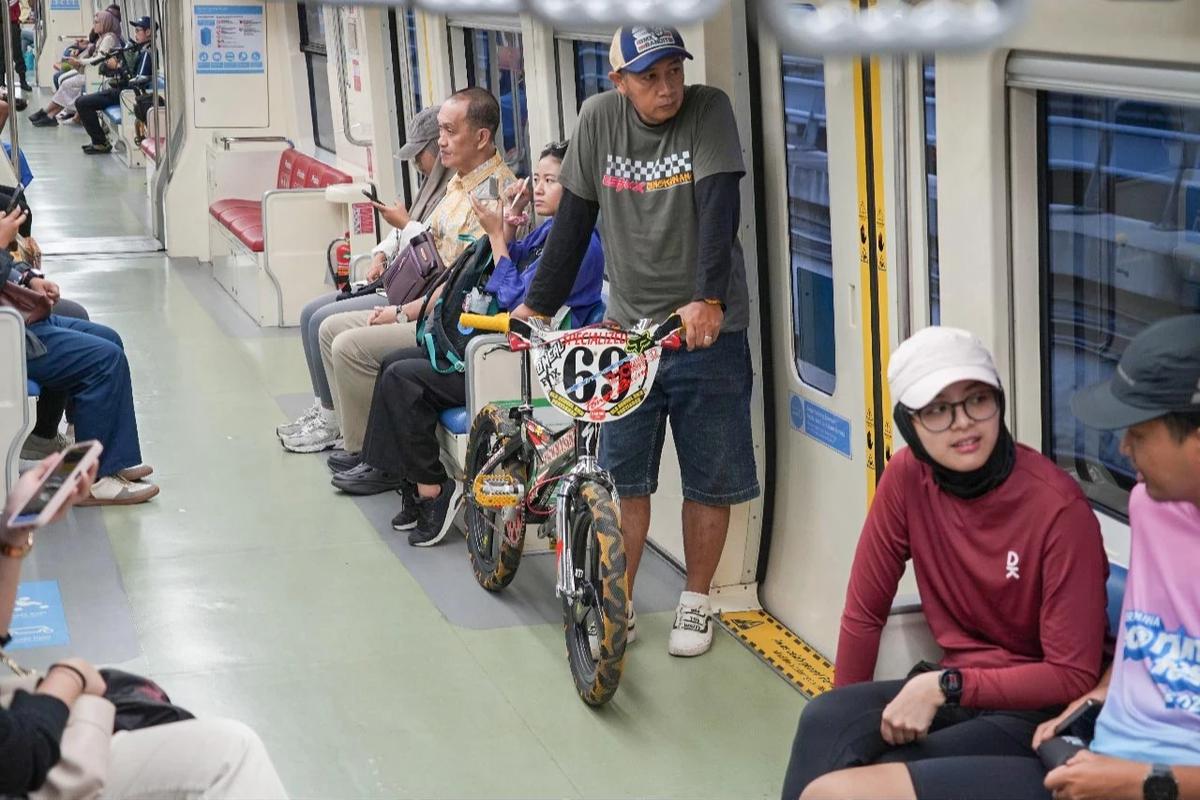 FOTO: LRT Jabodebek Operasikan 270 Perjalanan Selama Libur Panjang