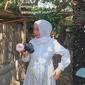 Wanita Ini Lakukan Maternity Shoot di Kandang Ayam, 6 Hasil Fotonya Bikin Takjub (Sumber: TikTok/@ada.manaf)