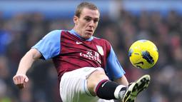 1. Richard Dunne (10 gol bunuh diri) - Dunne pernah bermain untuk Everton, Manchester City, Aston Vila dan QPR. Ia tercatat menjadi pencetak gol bunuh diri terbanyak dalam sejarah Premier League. (AFP/Glyn Kirk)