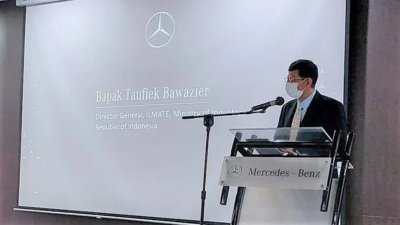 Dirjen ILMATE Kemenperin Taufiek Bawazier memberikan sambutan di acara peluncuran E-Class dan S-Class, yang diproduksi di pabrik wanaherang, Bogor, Jawa Barat. (Dok Kemenperin)